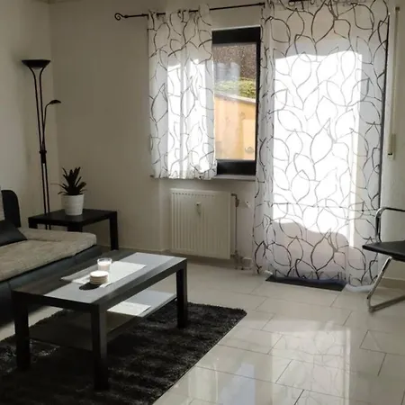 Schoene In Ruhiger Zentraler Lage