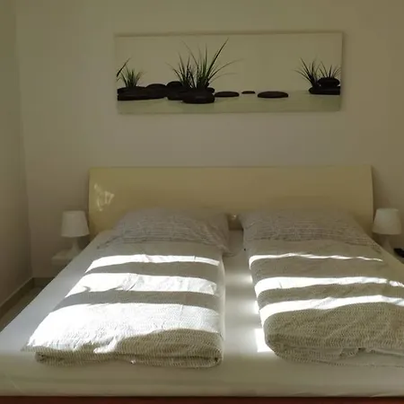 Schoene In Ruhiger Zentraler Lage