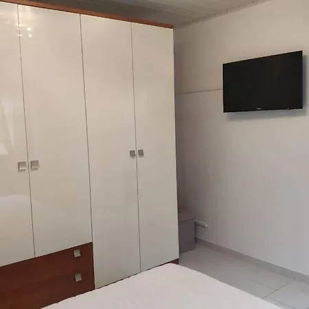 Schoene In Ruhiger Zentraler Lage Апартаменты Родгау