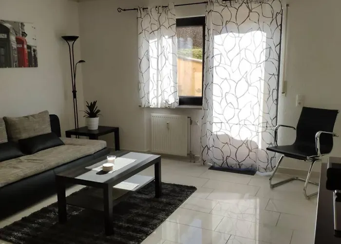 Schoene In Ruhiger Zentraler Lage