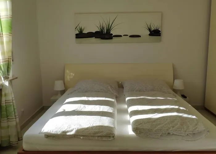 Schoene In Ruhiger Zentraler Lage